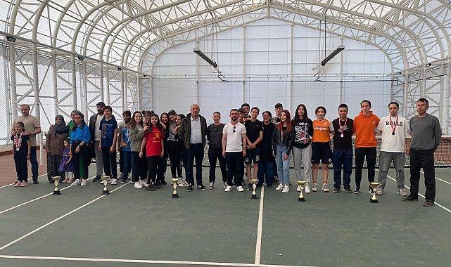 Karaman'da Gençlik Haftası tenis müsabakaları sona erdi