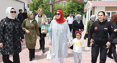 Karatay Konukevindeki annelere Anneler Günü sürprizi