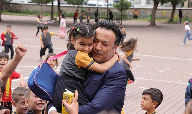 Kayseri'de eğitim camiasından depremzedeler için 100 konteyner