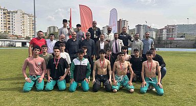 Kayseri'de okul müsabakalarında bir ilk: Karakucak Güreş Müsabakaları başladı