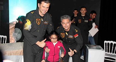 Kayseri'de SOLOTÜRK pilotlarına yoğun ilgi