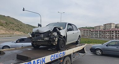 Kayseri'de trafik kazası: 5 kişilik otomobilden 10 yaralı çıktı