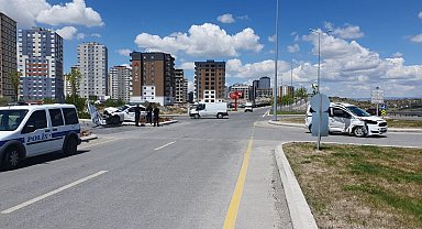Kaza yapan otomobil refüje uçtu: 3 yaralı