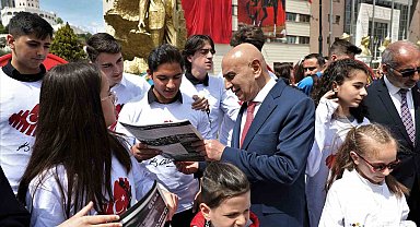 Keçiören Belediye Başkan Altınok Atatürk'ü andı ve gençleri tebrik etti