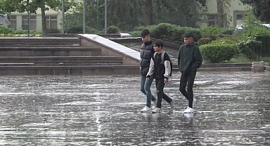 Kırıkkale'de sağanak yağış etkili oldu