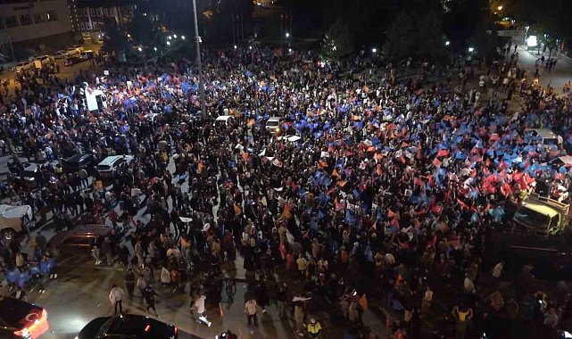 Kırıkkale'de vatandaşlar meydanlara akın etti
