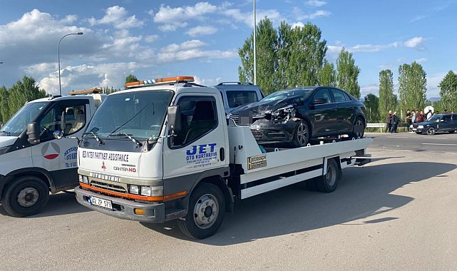 Konya'da iki otomobil çapıştı: 1 ölü, 2 yaralı