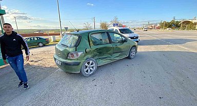 Konya'da iki otomobil çarpıştı: 3 yaralı