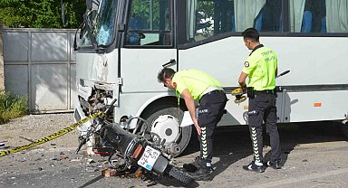 Konya'da motosiklet ile işçi servisi çarpıştı: 2 ölü