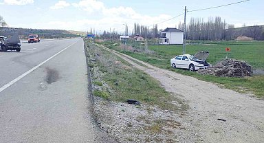 Konya'da otomobil park halindeki araca çarptı: 3 yaralı