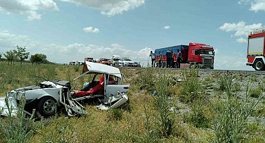 Konya'da otomobil tıra çarptı: 1 ölü