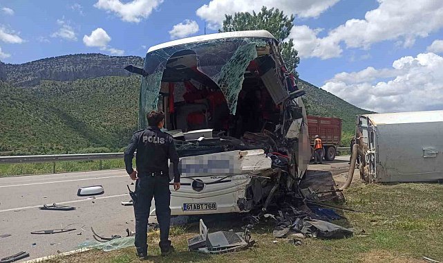 Konya'da yolcu otobüsü ile temizlik aracı çapıştı: 1 ölü ve yaralılar var