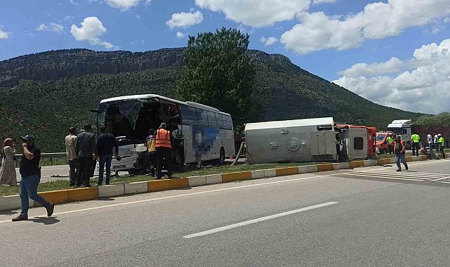 Konya'da yolcu otobüsü ile temizlik aracı çarpıştı: 1 ölü, 15 yaralı