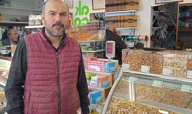 Kuruyemişçi esnafında düğün çerezi mesaisi yaşanıyor