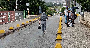 Kuvvetli yağmura vatandaşlar hazırlıksız yakalandı