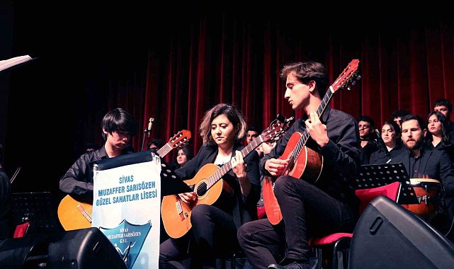 Lise öğrencileri konser verdi