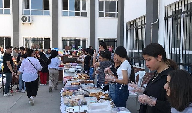 Lise öğrencilerinden depremzedeler yararına panayır