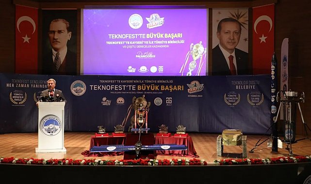 Melikgazi Belediyesi TEKNOFEST gururlarını Hulusi Akar'ın elinden ödüllendirdi