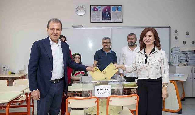 Mersin'de belediye başkanları oylarını kullandı