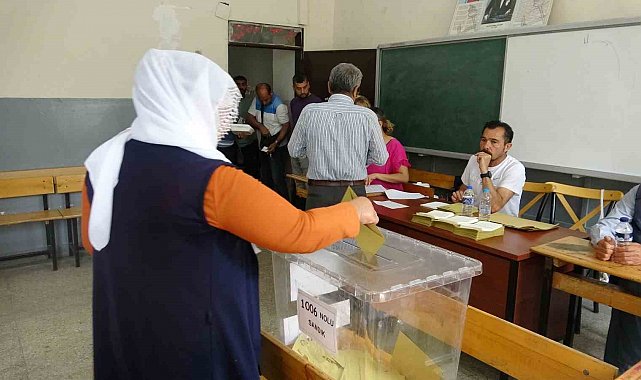 Mersin'de Cumhurbaşkanlığı 2. tur seçimi için oy verme işlemi başladı