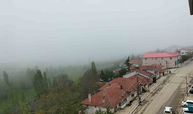 Mihalıççık'ın yüksek kesimlerini sis kapladı