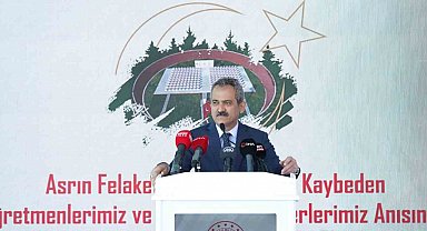 Milli Eğitim Bakanı Özer: "465 bin vatandaşımız okullarımızda, yurtlarımızda kaldı"