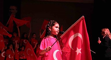 Miniklerden solo ve koro performansı