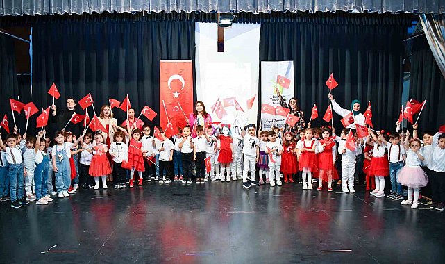 Miniklerin yılsonu gösterisi büyük beğeni topladı
