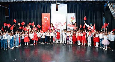 Miniklerin yılsonu gösterisi büyük beğeni topladı