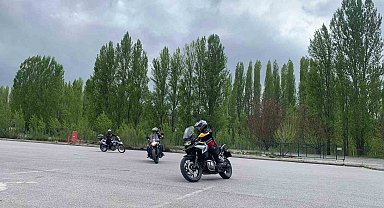Motosiklet derneği kapalı alanlarda hâkimiyet dersi yaptı