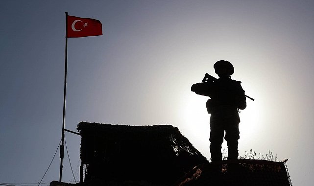 MSB: "Yunanistan'a ve Suriye'den ülkemize yasa dışı yollarla geçmeye çalışan 12 kişi yakalandı"