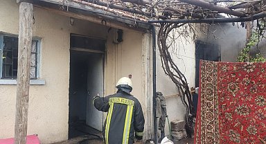 Müstakil ev, çıkan yangında kullanılamaz hale geldi