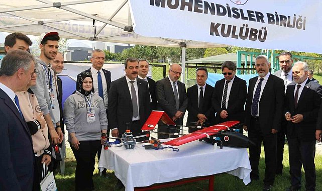 NEVÜ'lü akademisyenler üniversite adayı gençlerle buluştu