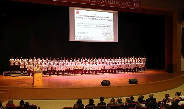 NEVÜ'lü hemşire adayları üniformalarını giydi