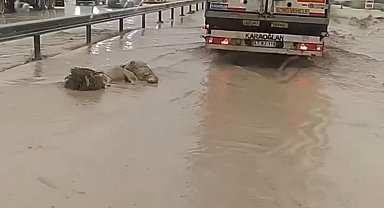 Niğde'de etkili olan dolu tarım arazilerini vurdu