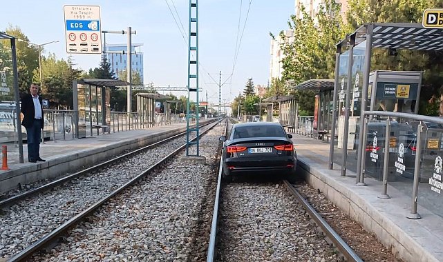 Normal yol diye tramvay yoluna giren sürücü alkollü çıktı