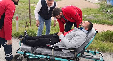 Otomobil kamyonete çarptı: 2 yaralı