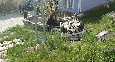 Otomobil şarampole devrildi: 3 Yaralı