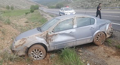 Otomobil yoldan çıktı: 1'i çocuk 3 yaralı