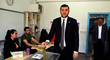 Oyunu kullanan Baki Ersoy: "Açık ara farkla Recep Tayyip Erdoğan kazanacaktır diye umut ediyorum"