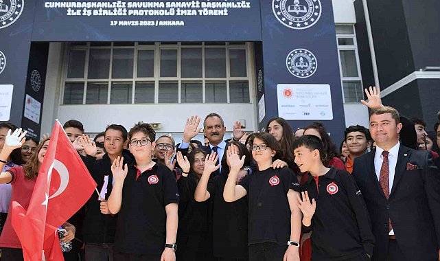Özdemir Bayraktar'ın adı Türkiye'nin ilk uzay ve havacılık lisesinde yaşatılacak