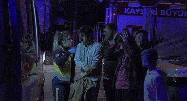 Park halindeki otomobilde patlama: 3 yaralı