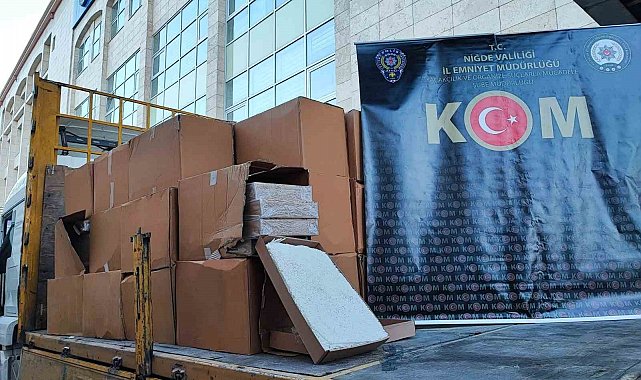 Polis, 2 milyon makaron ele geçirdi