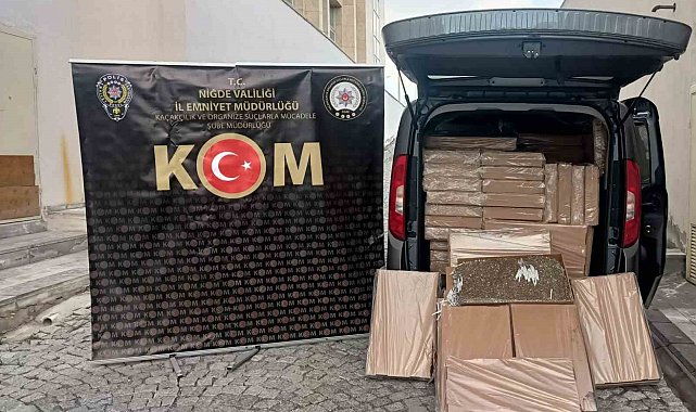 Polis ekipleri ticari araç içerisinde 375 bin dolu makaron ele geçirdi