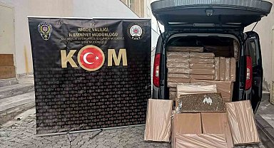 Polis ekipleri ticari araç içerisinde 375 bin dolu makaron ele geçirdi