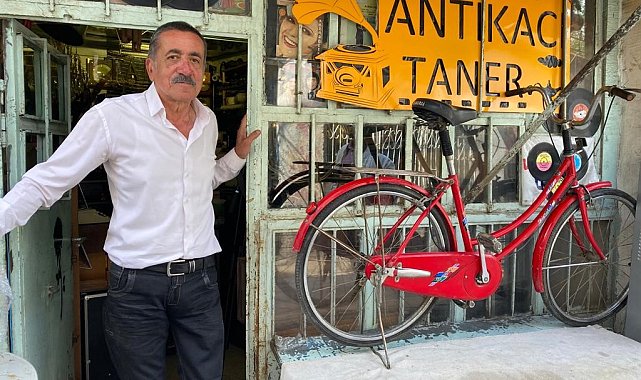 "Antikacı Taner" unutulmaya yüz tutmuş antika plak ve gramofonları yaşatıyor