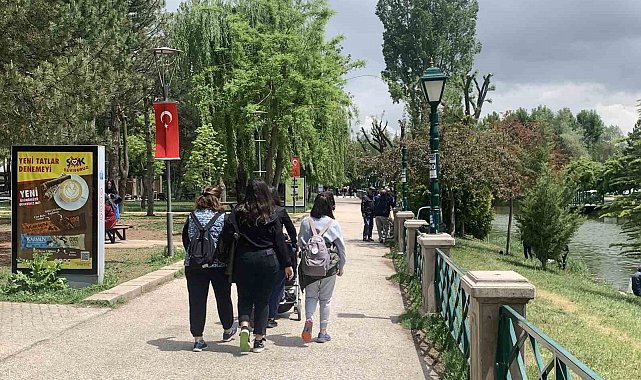 Sağanaktan dolayı tatilde parklar boş kaldı