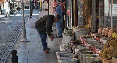 Seçim günü bazı esnaf dükkânını açarken, bazıları da açmamayı tercih etti