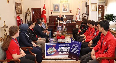 Şimşek, derece öğrencilerini altınla ödüllendirdi