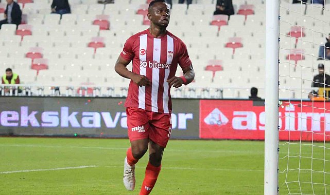 Sivasspor'da Leke James gol sayısını 4'e çıkardı
